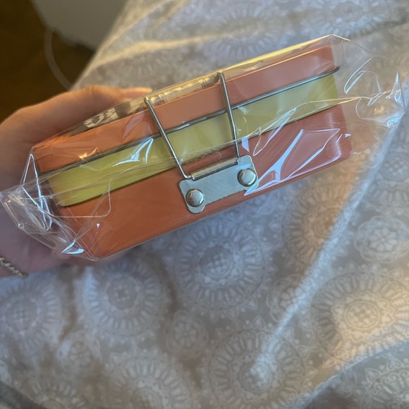 Bt21 box - Picture 2 of 3